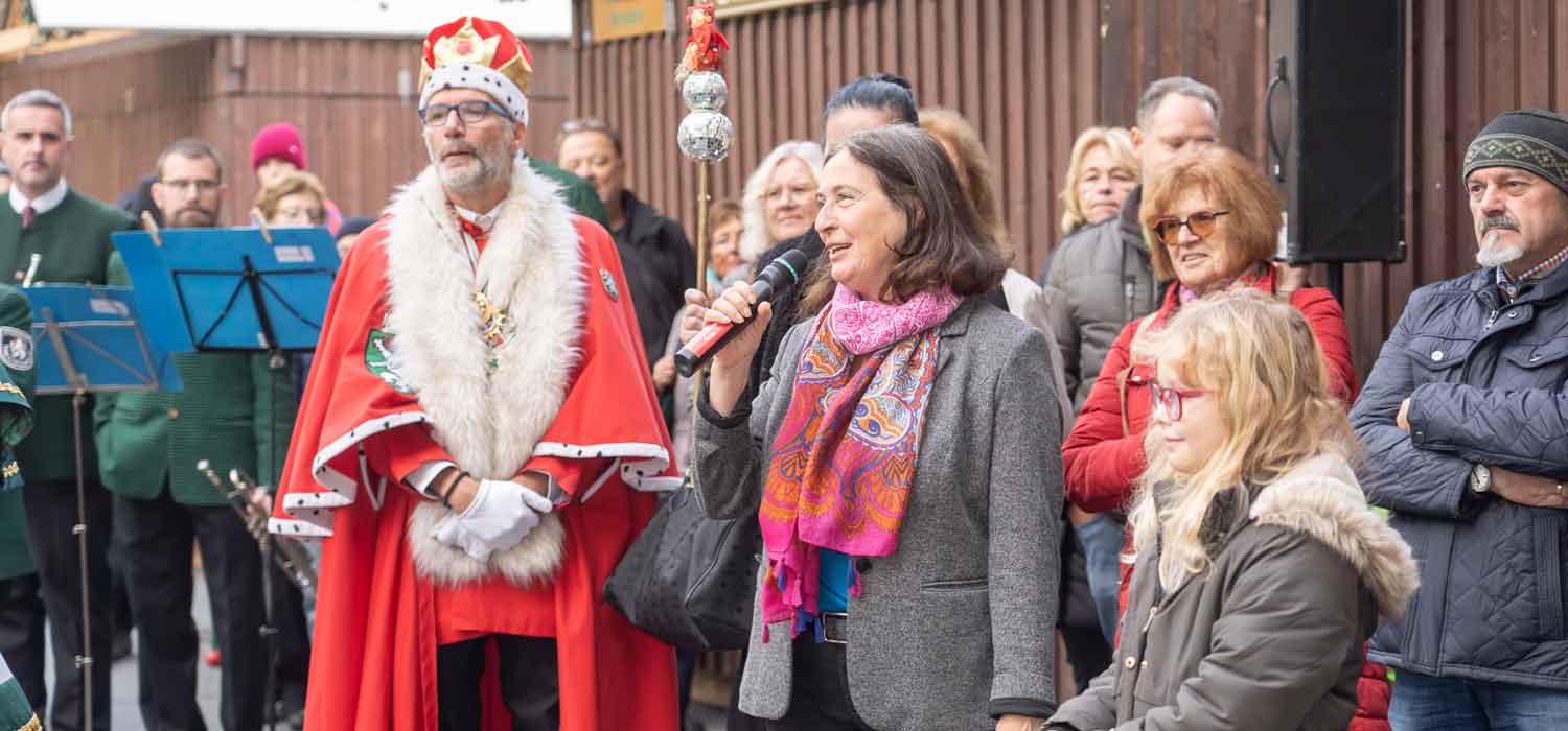 Die Grazer Faschingsgilde bei Bürgermeisterin Elke Kahr im Rathaus Graz