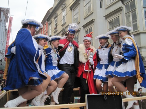 Präsident Pabeschitz, Scherzherzog Kriwetz und die Garde